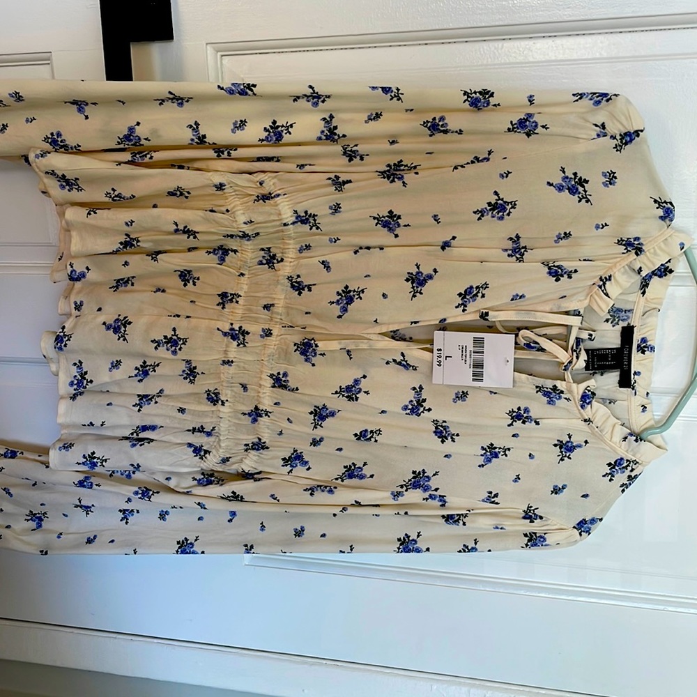 Forever 21 petlum blouse cream with blue flowers
